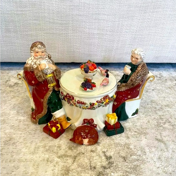 NIB Waterford Holiday Heirlooms Mr & Mrs Claus Candy Jar - Picture 9 of 16